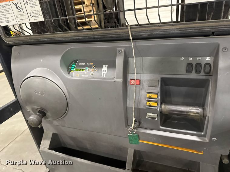 image for item DY0238 2015 Crown SP3520-30 order picker