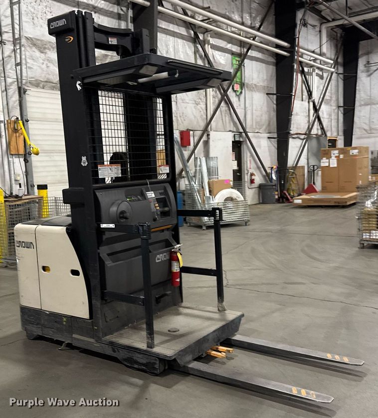 image for item DY0239 2015 Crown SP3520-30 order picker