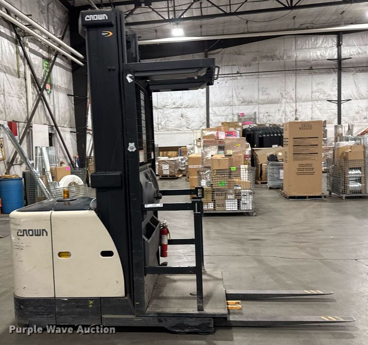 image for item DY0239 2015 Crown SP3520-30 order picker