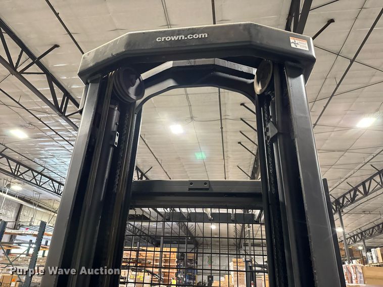 image for item DY0239 2015 Crown SP3520-30 order picker