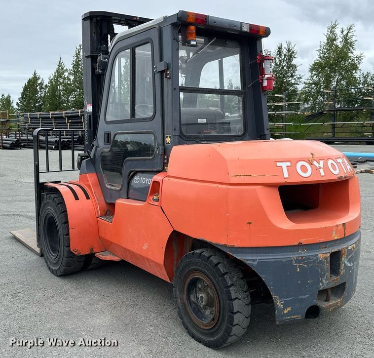 image for item DY0240 2011 Toyota 7FDAU50 forklift