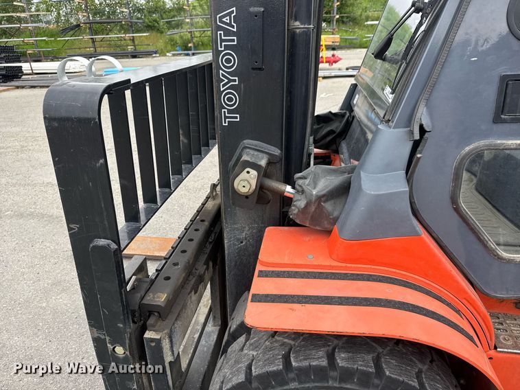 image for item DY0240 2011 Toyota 7FDAU50 forklift