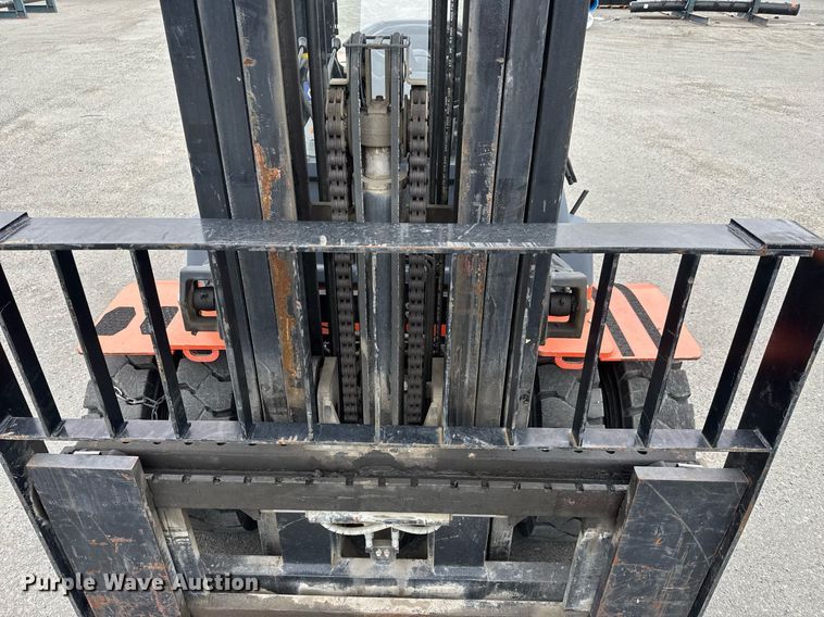 image for item DY0240 2011 Toyota 7FDAU50 forklift