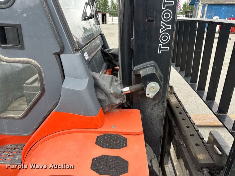 image for item DY0240 2011 Toyota 7FDAU50 forklift