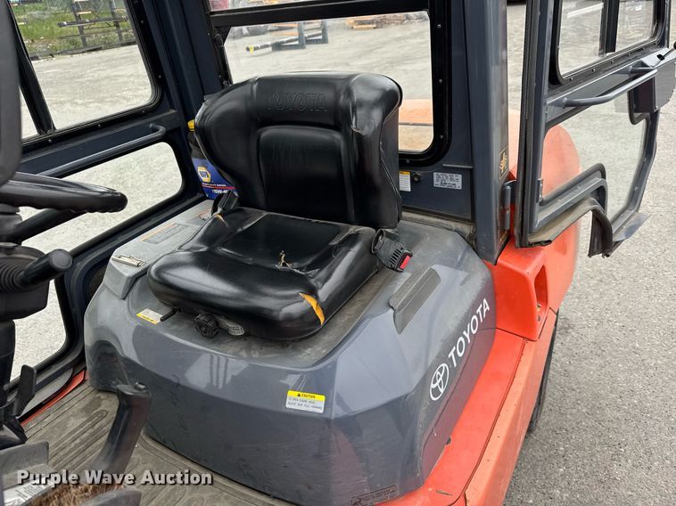 image for item DY0240 2011 Toyota 7FDAU50 forklift