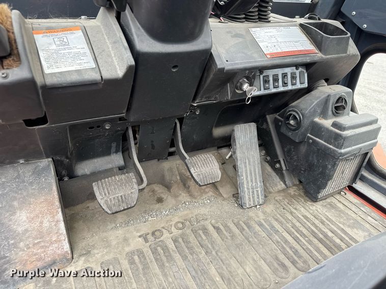 image for item DY0240 2011 Toyota 7FDAU50 forklift