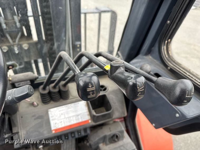 image for item DY0240 2011 Toyota 7FDAU50 forklift