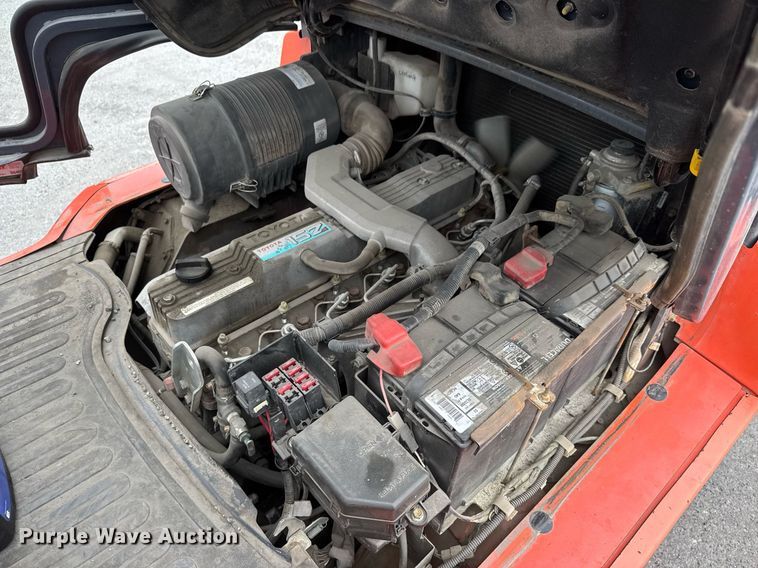 image for item DY0240 2011 Toyota 7FDAU50 forklift