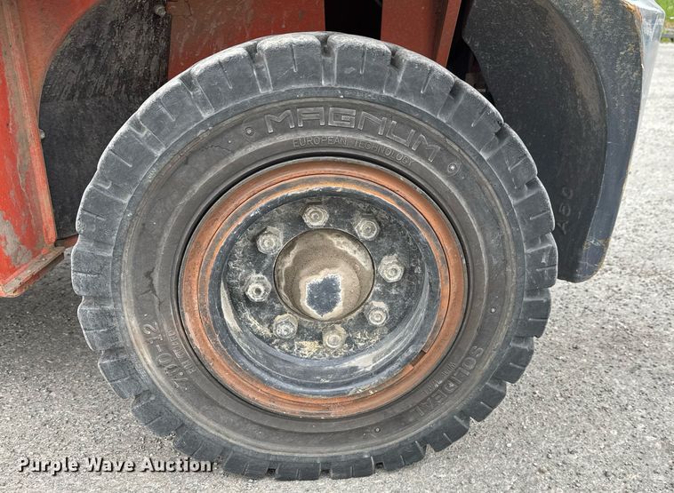 image for item DY0240 2011 Toyota 7FDAU50 forklift