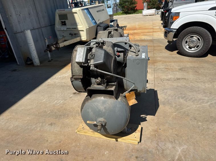 image for item DY0249 Johnson Controls Pure Flow AD-030-3C2 air compressor