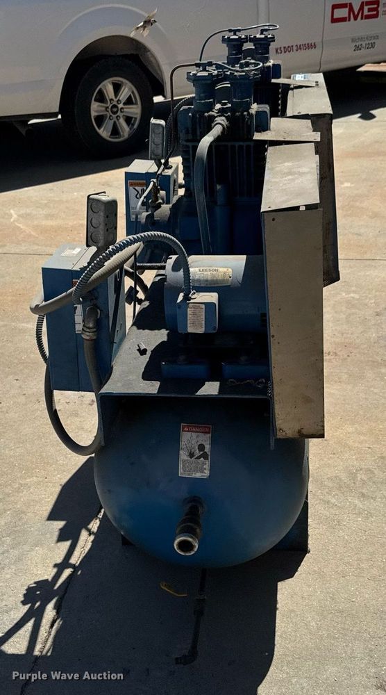 image for item DY0250 Quincy 216 air compressor