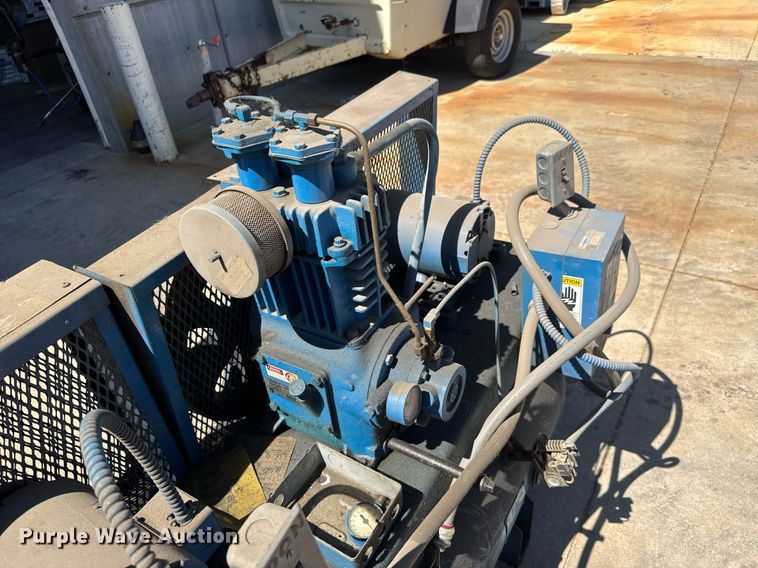 image for item DY0250 Quincy 216 air compressor