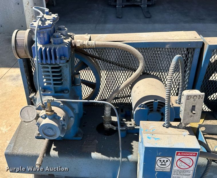 image for item DY0250 Quincy 216 air compressor