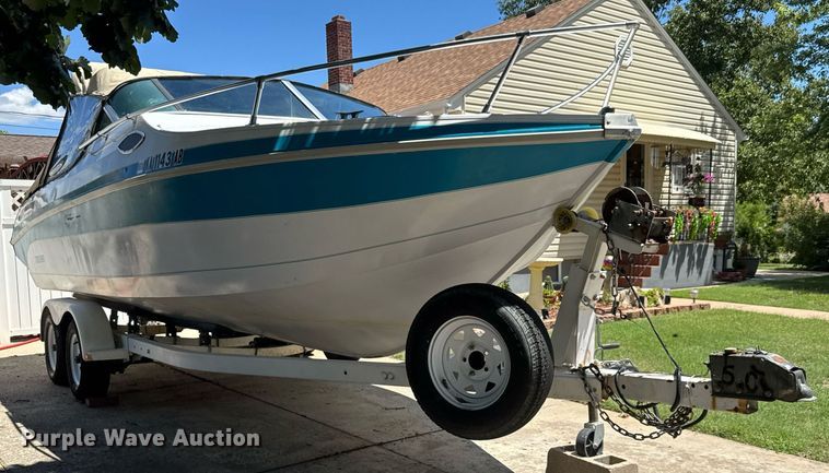 image for item DY0252 1989 Crestliner boat