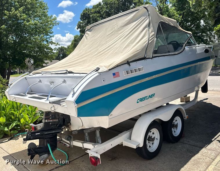 image for item DY0252 1989 Crestliner boat