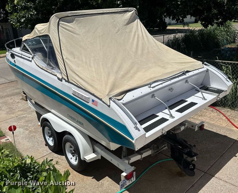 image for item DY0252 1989 Crestliner boat