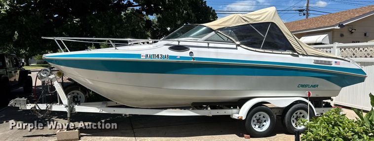 image for item DY0252 1989 Crestliner boat