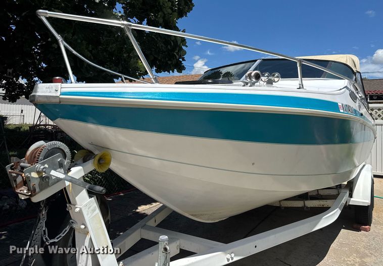 image for item DY0252 1989 Crestliner boat