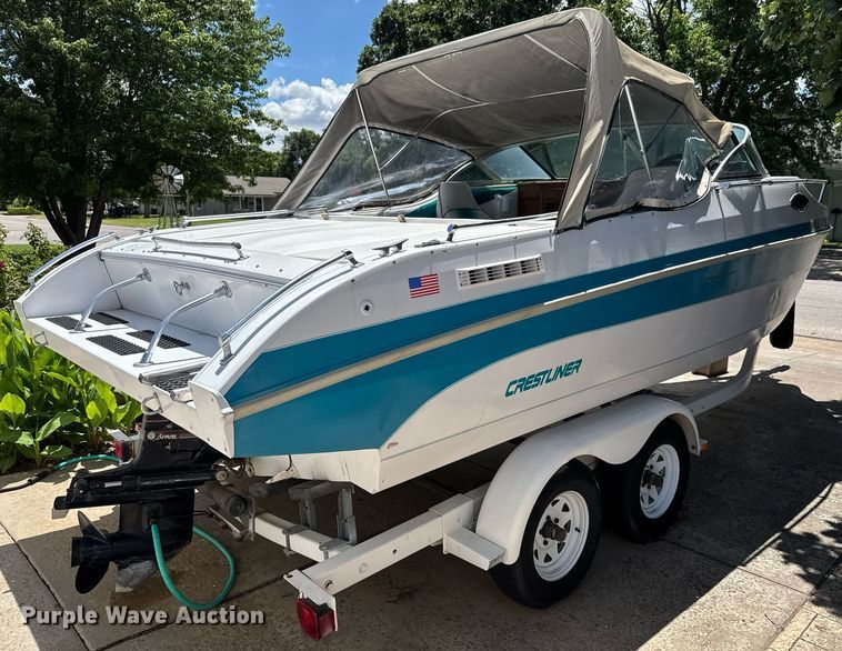 image for item DY0252 1989 Crestliner boat