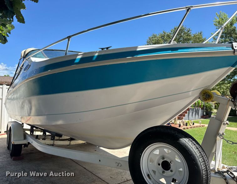 image for item DY0252 1989 Crestliner boat