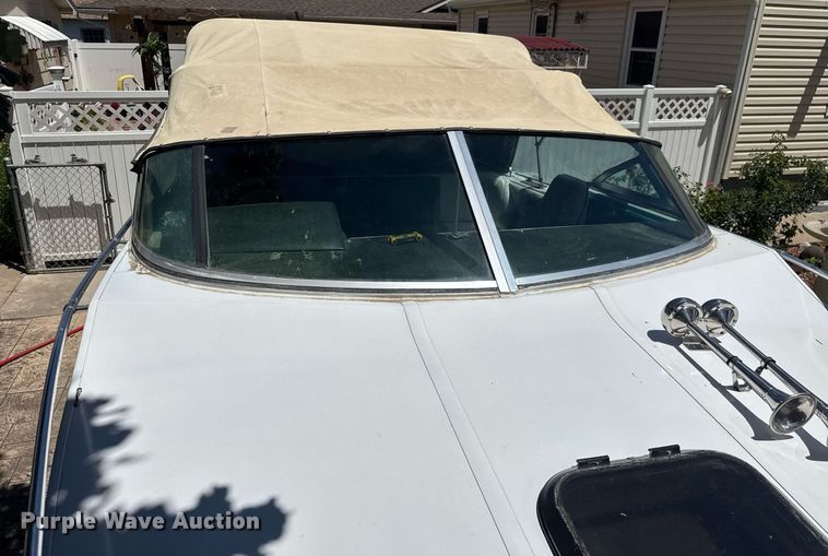 image for item DY0252 1989 Crestliner boat