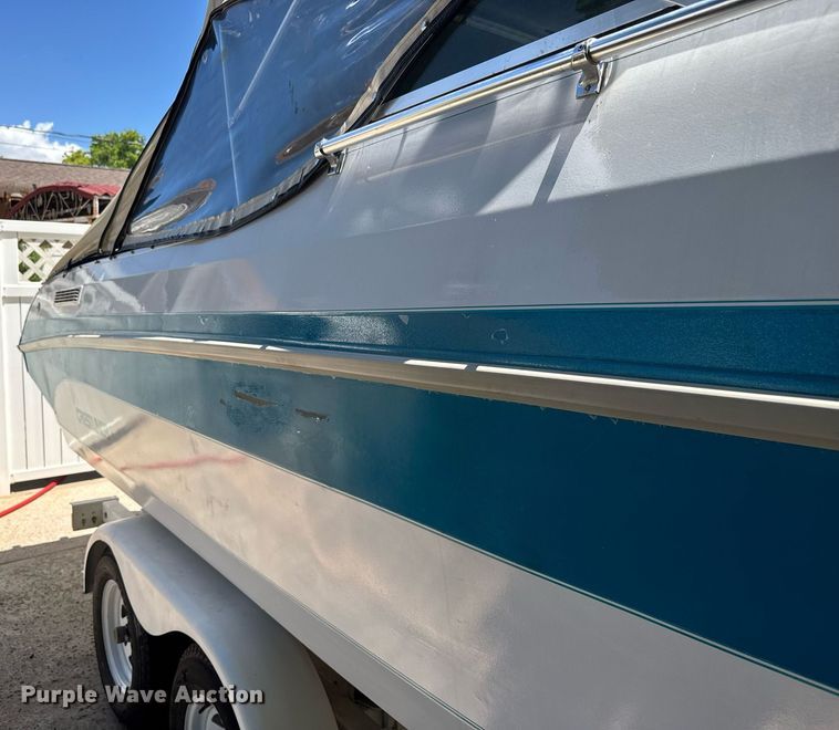 image for item DY0252 1989 Crestliner boat