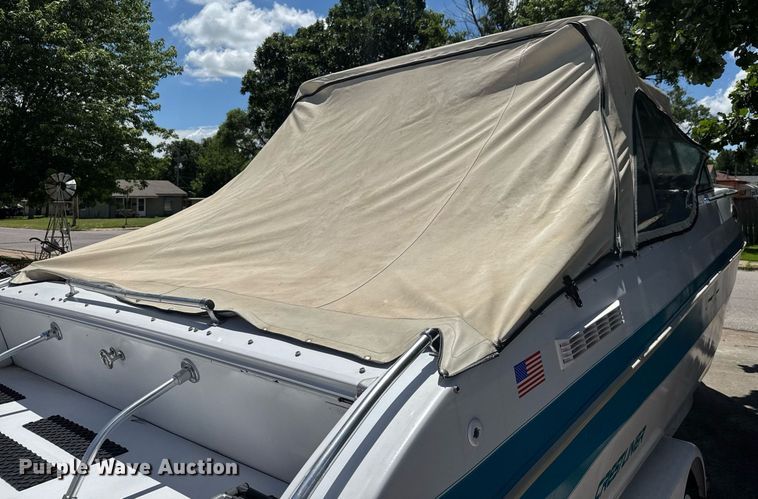 image for item DY0252 1989 Crestliner boat