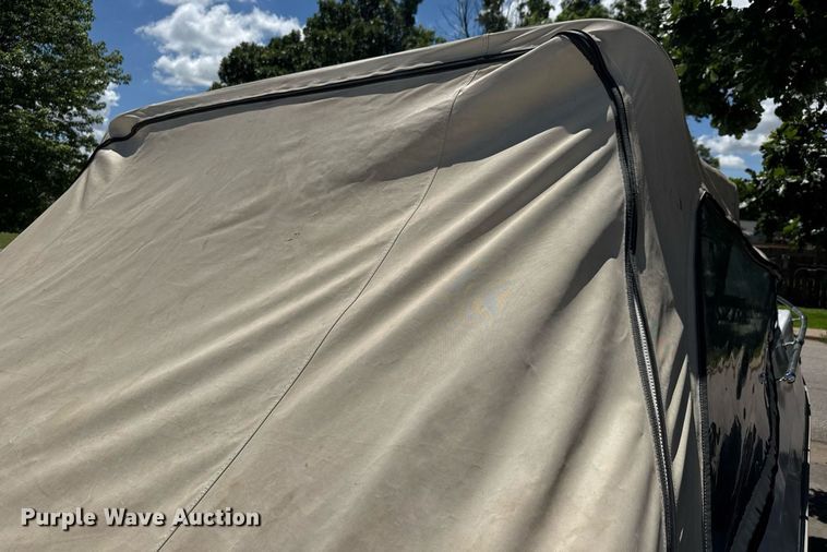 image for item DY0252 1989 Crestliner boat