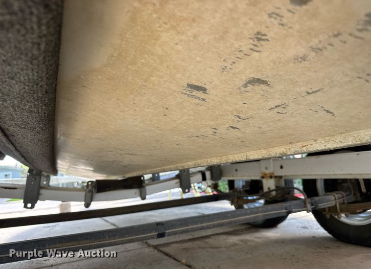 image for item DY0252 1989 Crestliner boat