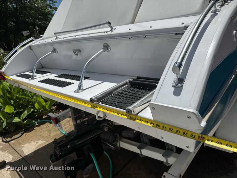 image for item DY0252 1989 Crestliner boat