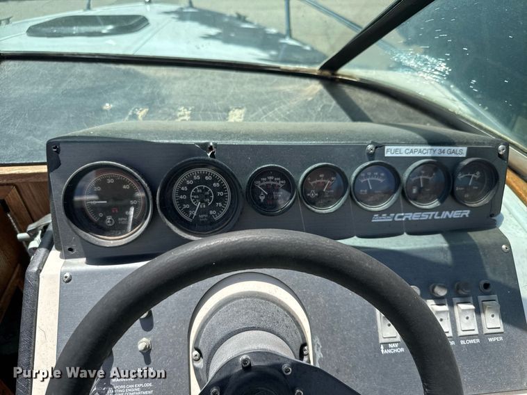 image for item DY0252 1989 Crestliner boat