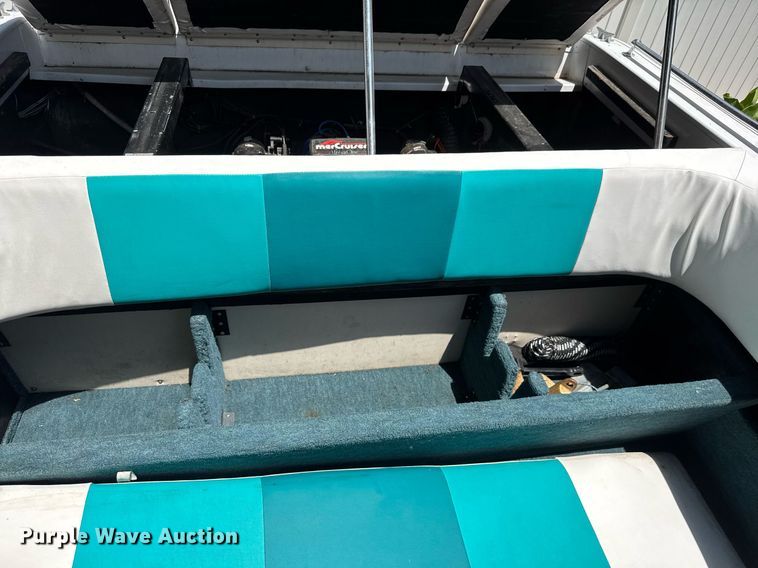 image for item DY0252 1989 Crestliner boat