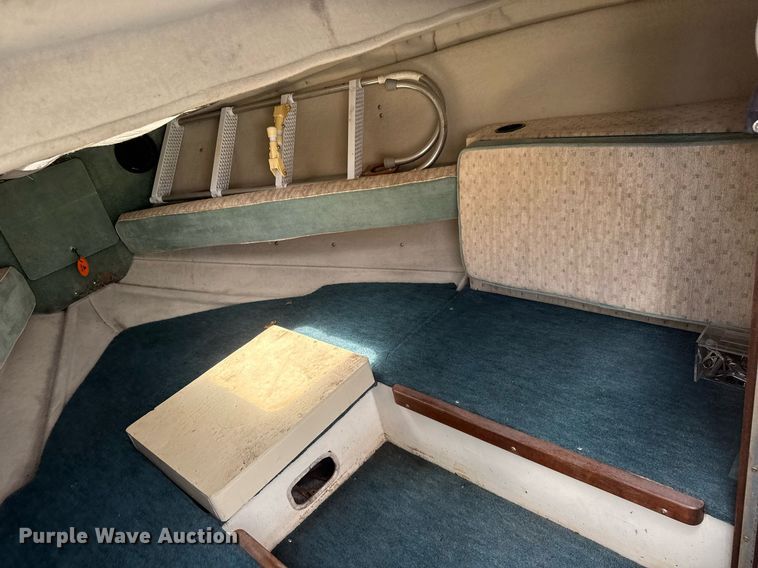 image for item DY0252 1989 Crestliner boat