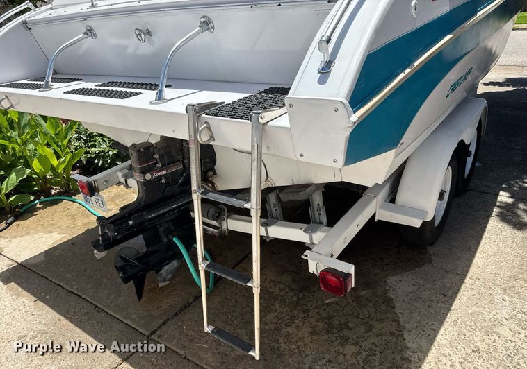 image for item DY0252 1989 Crestliner boat