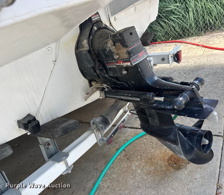 image for item DY0252 1989 Crestliner boat