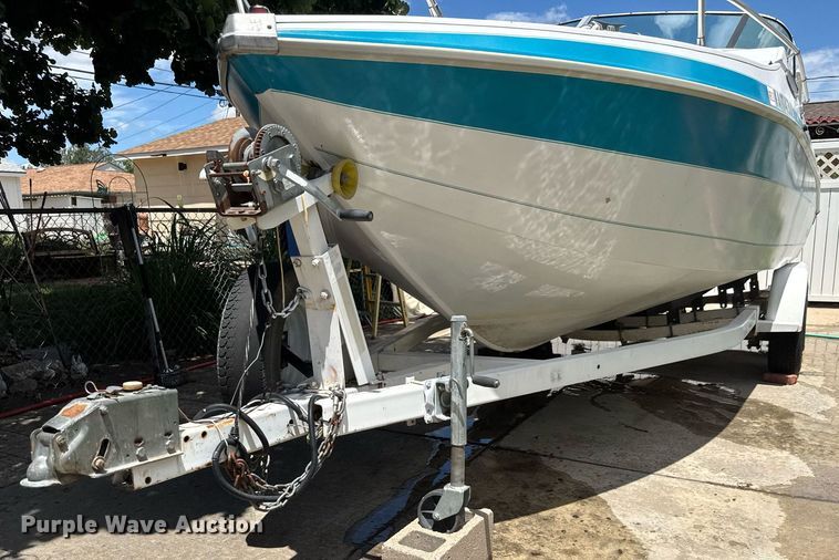 image for item DY0252 1989 Crestliner boat