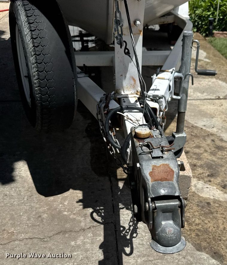 image for item DY0252 1989 Crestliner boat