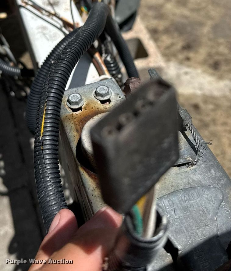 image for item DY0252 1989 Crestliner boat