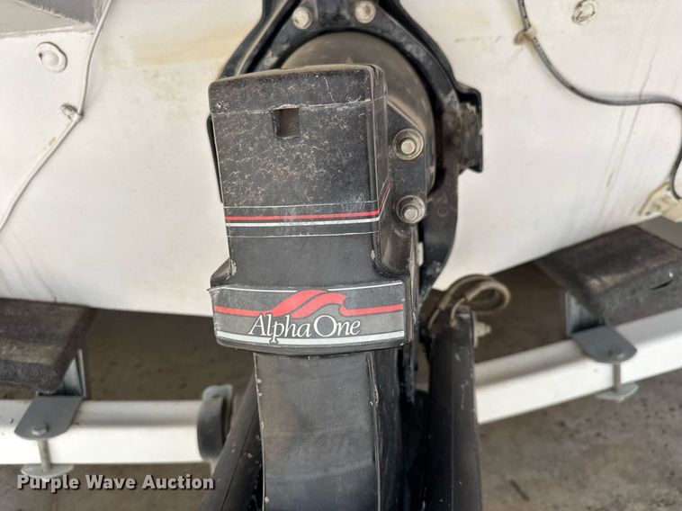 image for item DY0252 1989 Crestliner boat