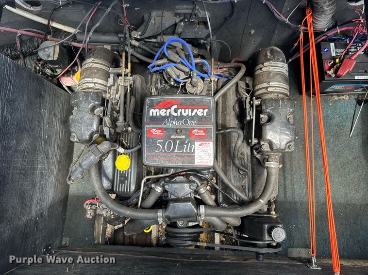 image for item DY0252 1989 Crestliner boat