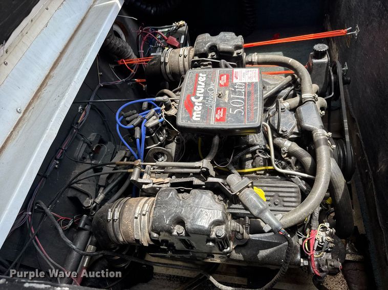 image for item DY0252 1989 Crestliner boat