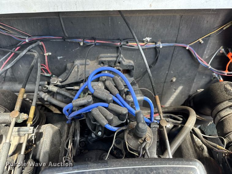 image for item DY0252 1989 Crestliner boat