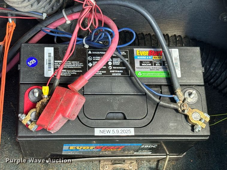 image for item DY0252 1989 Crestliner boat