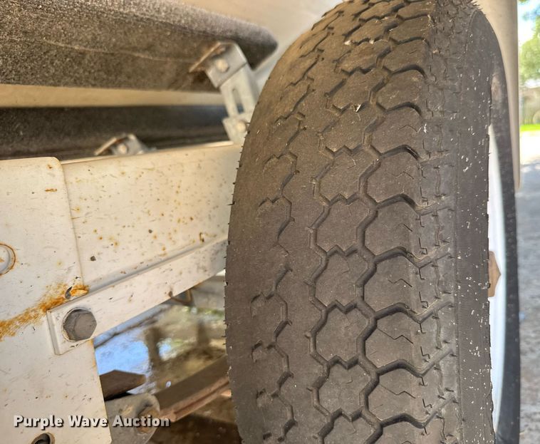 image for item DY0252 1989 Crestliner boat