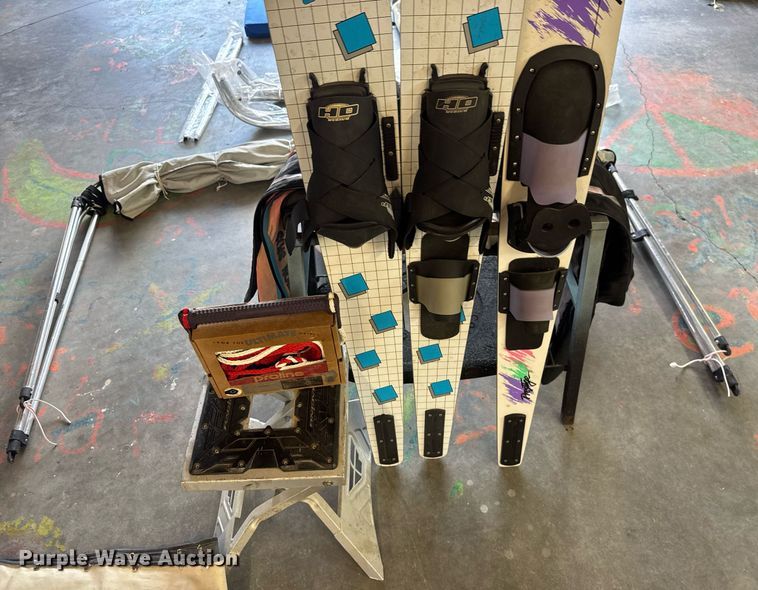 image for item DY0252 1989 Crestliner boat