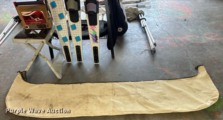 image for item DY0252 1989 Crestliner boat