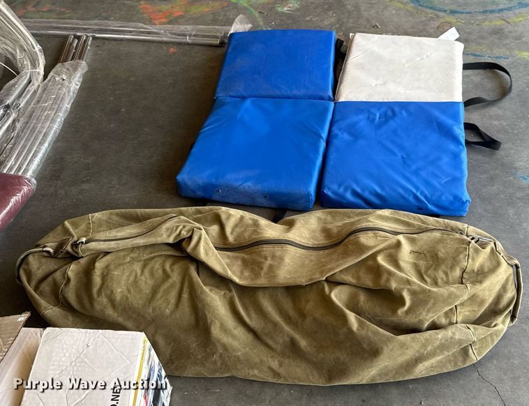 image for item DY0252 1989 Crestliner boat