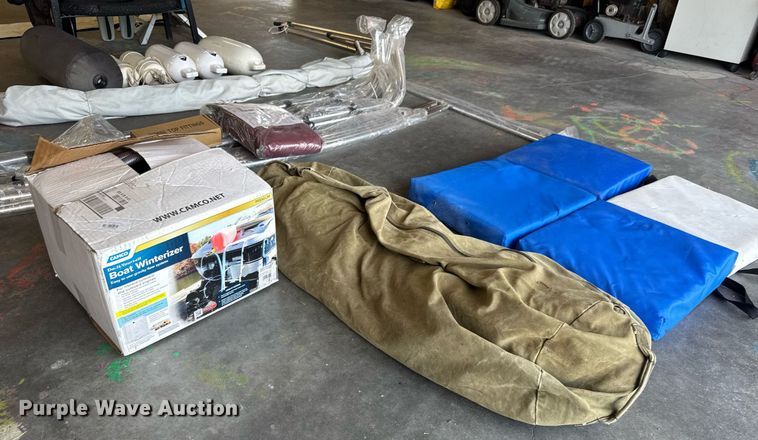 image for item DY0252 1989 Crestliner boat