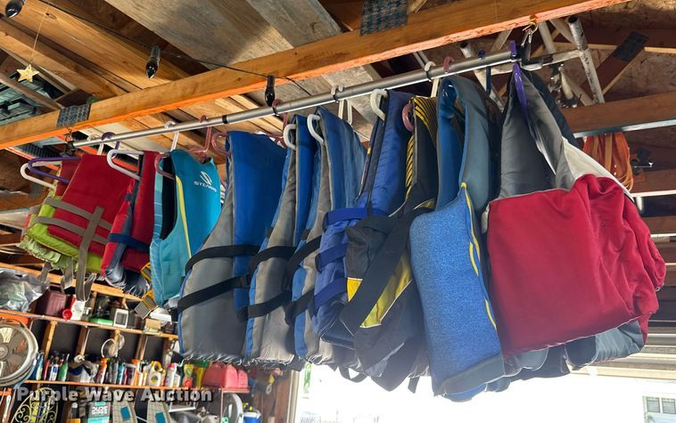 image for item DY0252 1989 Crestliner boat