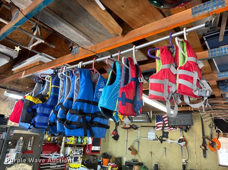 image for item DY0252 1989 Crestliner boat